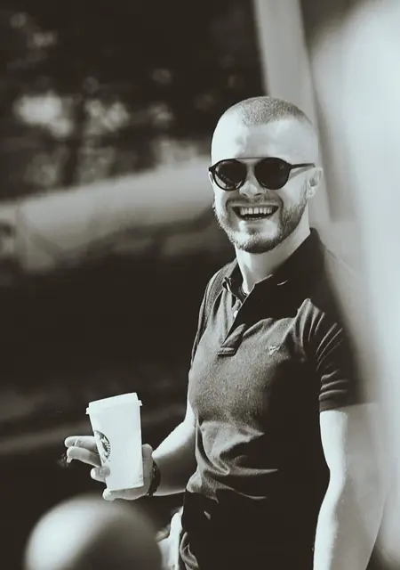 Я Витя, 30 років з Ужгорода, шукаю знайомства на одну ніч