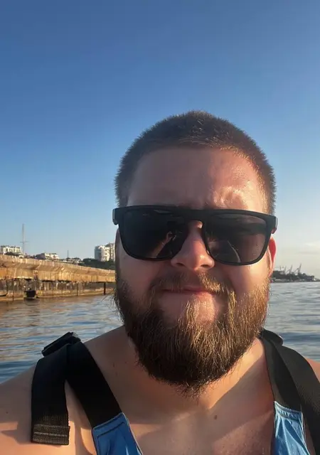 Я Саша, 21, из Одессы, ищу знакомства без обязательств