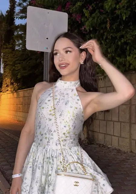 Я Алинка, 19, из Борисова, ищу знакомства без обязательств