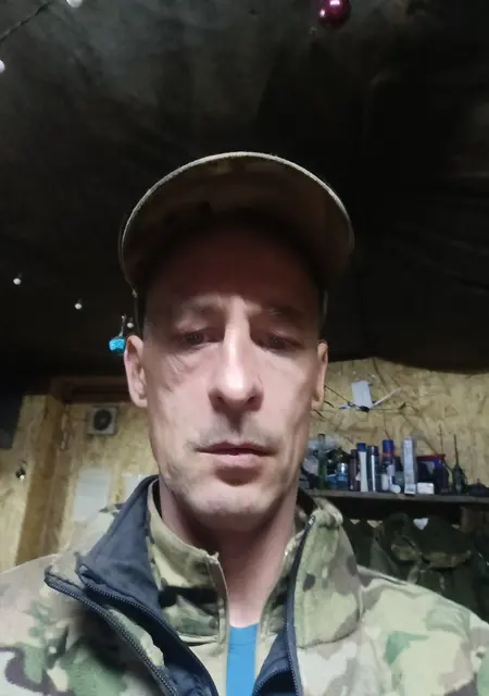 Я Михаил, 19 років з Новопскова, шукаю знайомства на одну ніч