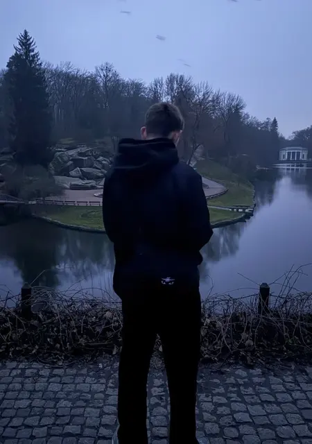 Я Лёша, 18, из Киева, ищу знакомства без обязательств