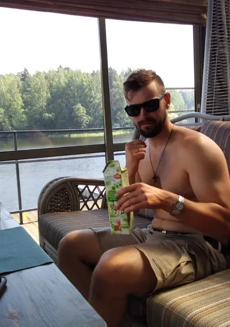 Soy Mikael, 34 años de Málaga, busco conocer gente para relación sin ataduras