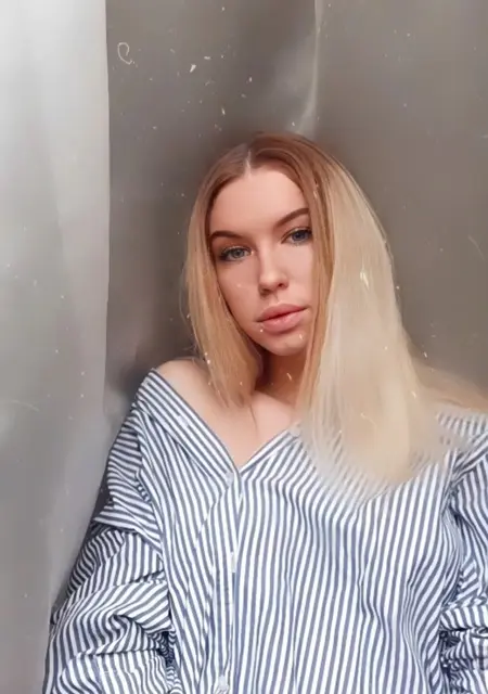 Я Виолетта, 25, из Херсона, ищу знакомства на одну ночь