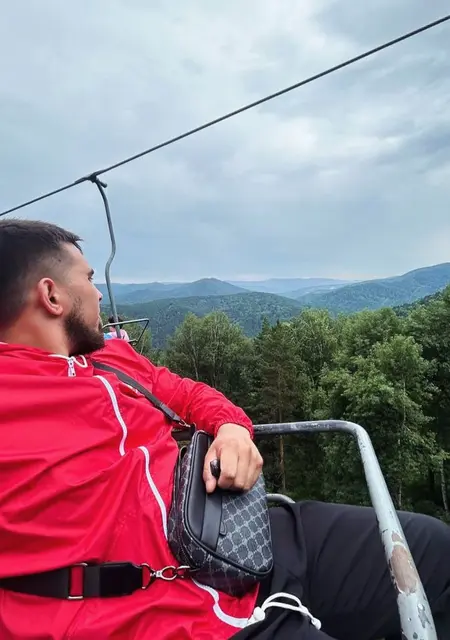 Данил из Парижа, ищу на сайте приятное времяпровождение