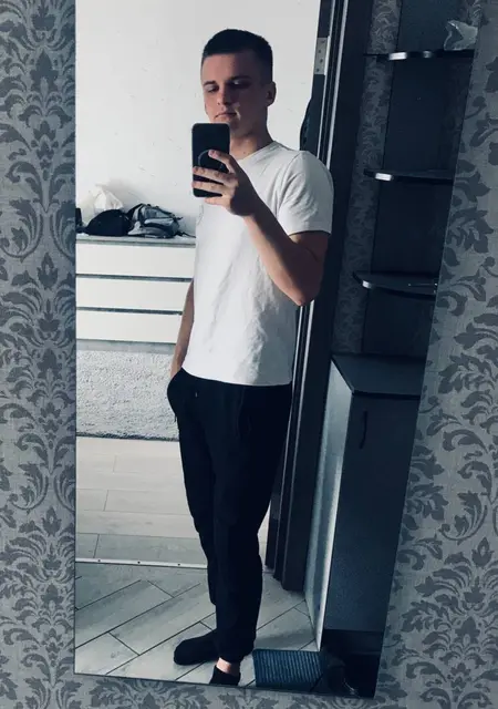 Я Дмитро, 20 років з Рівного, шукаю знайомство для приємного проведення часу