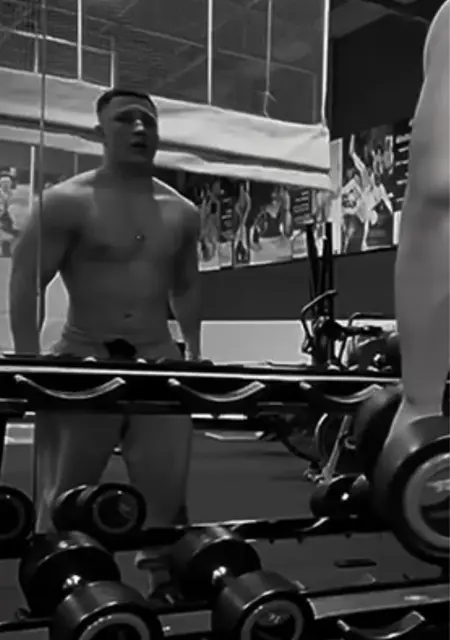 Я Максім, 19, из Белой Церкви, ищу знакомство для дружбы