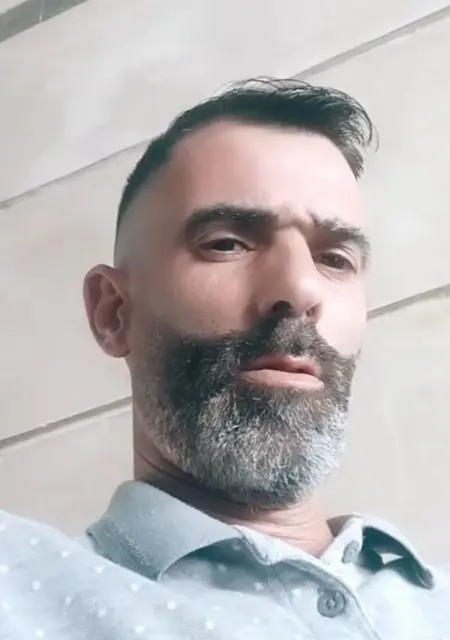 Soy Jesus Corrales, 47 años de Cáceres, busco conocer gente para lío de una noche