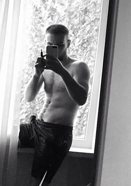 Я Vlad, 23, из Харькова, ищу знакомства без обязательств