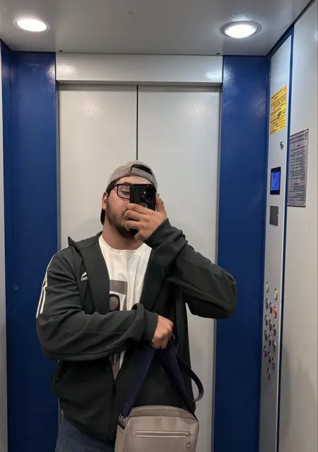 Я Руслан, 21, из Вильнюса, ищу знакомства на одну ночь