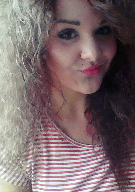 Я Снежана, 18, из Одессы, ищу знакомство для постоянных отношений