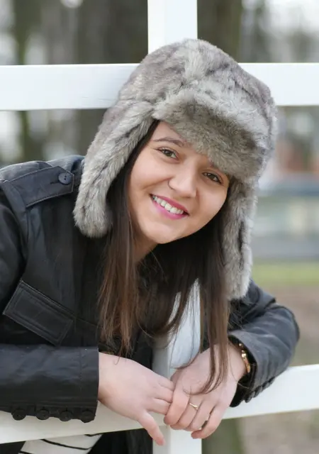 Я Людмила, 22 років з Сторожинець, шукаю знайомства без зобов'язань