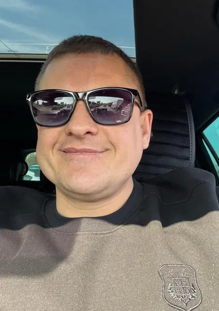 Андрей из Броваров, ищу на сайте постоянные отношения