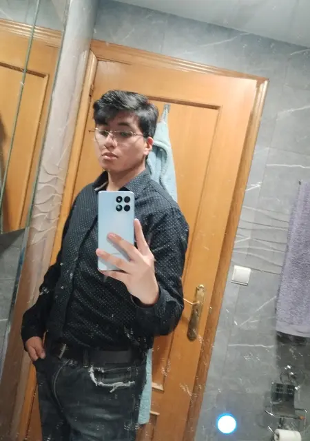 Soy Deaul, 22 años de Zaragoza, busco conocer gente para lío de una noche