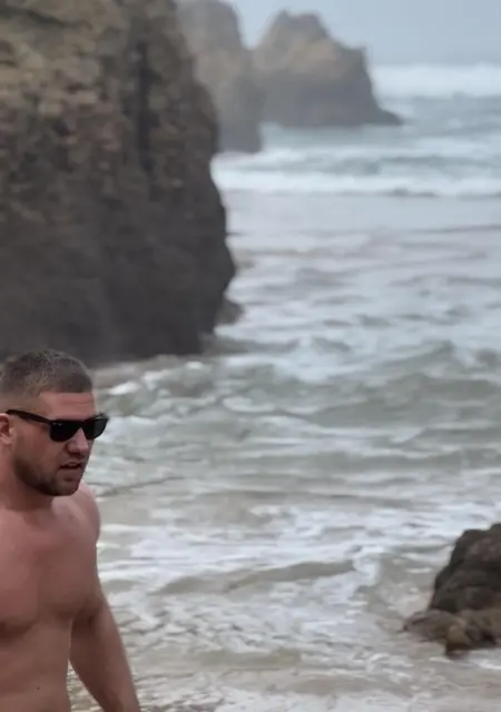 Soy Andrei, 32 años de Barakaldo, busco conocer gente para relación sin ataduras