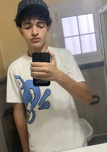 Я Aron, 19, знакомлюсь на одну ночь в Мадриде