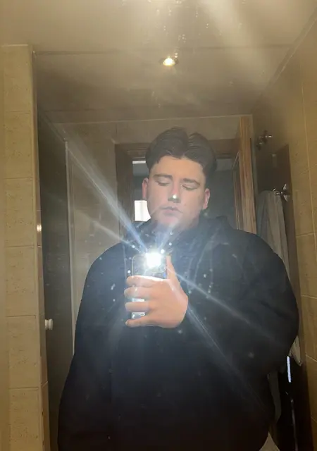 Soy Guillem, 18 años de Rubí, busco conocer gente para relación a largo plazo