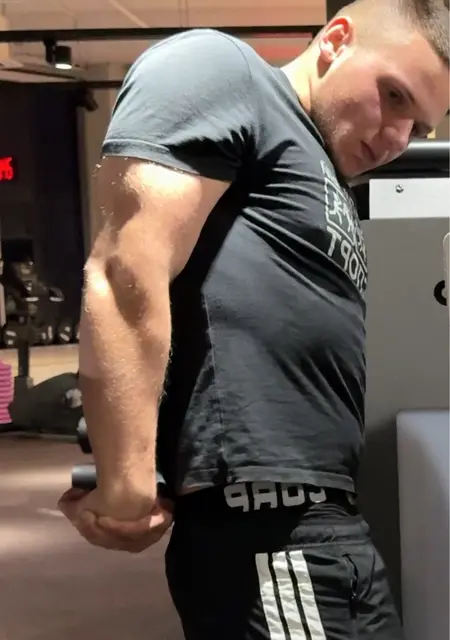 Я Andrey, 20, из Кишинёва, ищу знакомства на одну ночь