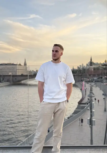 Сергей из Вены, ищу на сайте знакомства на одну ночь