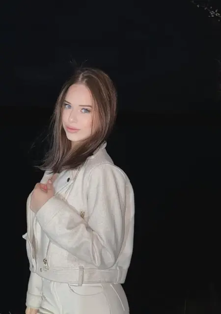 Віка з Чернівці, шукаю на сайті знайомства на одну ніч