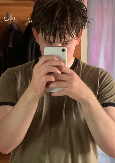 Я Саша, 19, из Ивано-Франковска, ищу знакомства без обязательств