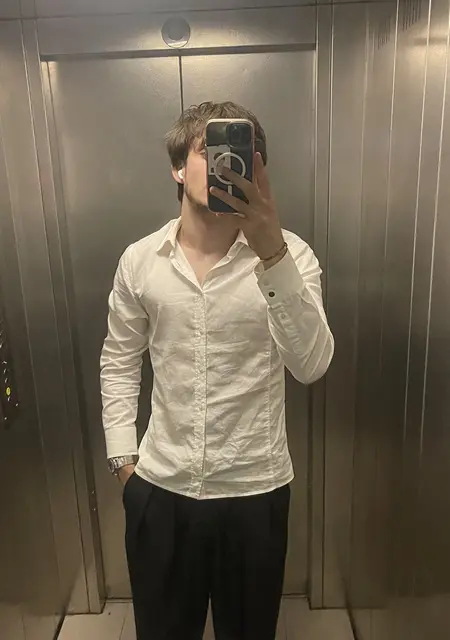 Я Давид, 19, из Сан-франциско, ищу знакомство для приятного времяпровождения