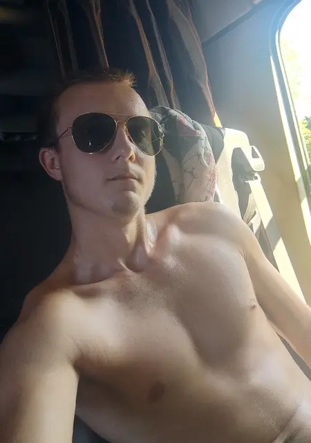 Я Игорь, 24, знакомлюсь без обязательств в Буде-кошелёве