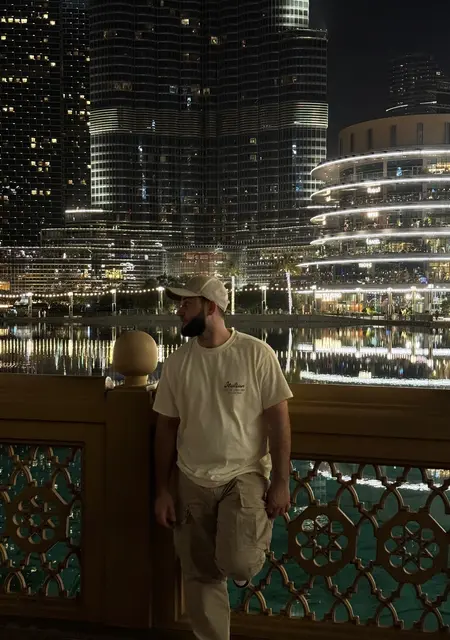 Malik из Дубая, мне 27, познакомлюсь для совместных путешествий