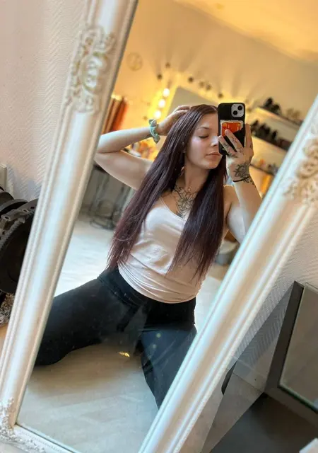 Я Selma, 20, из Валенсии, ищу знакомства без обязательств