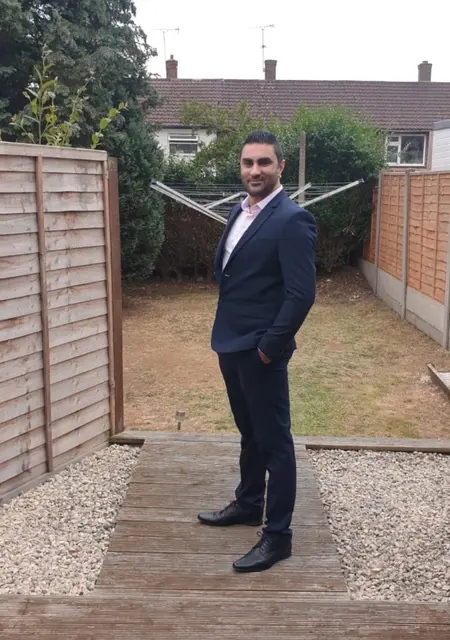 I'm Hashgent, 41, looking to meet for no strings attached in Rotherham