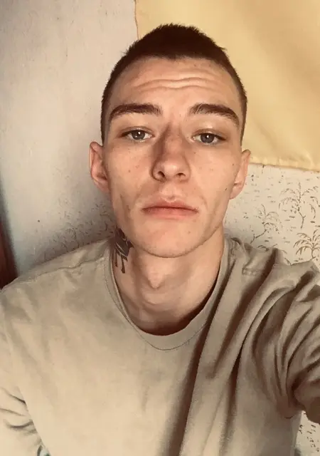 Я Влад, 23, из Коломыи, ищу знакомства на одну ночь
