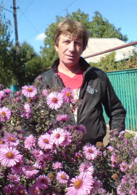 Я Vladimir, 61, знакомлюсь для общения в Харцызске