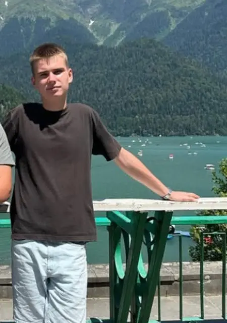 Рома из Солигорска, мне 19, познакомлюсь на одну ночь