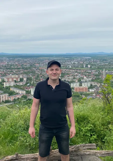 Artur из Мукачева, мне 27, познакомлюсь на одну ночь