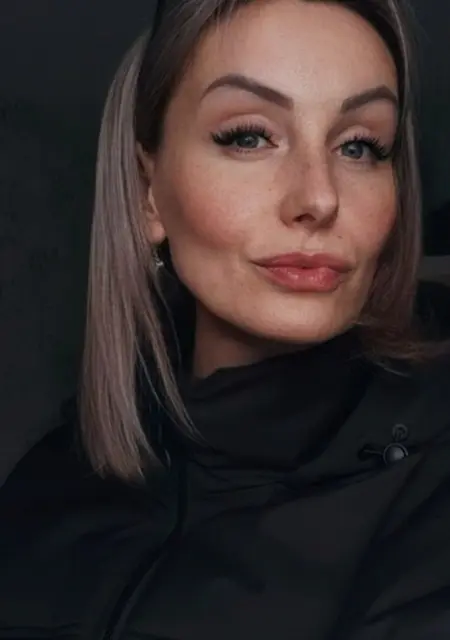 Оксана из Парижа, ищу на сайте знакомства без обязательств