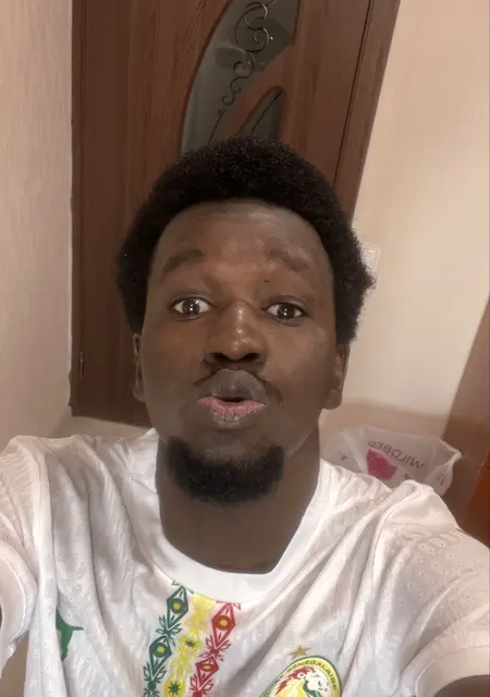 Soy Amadou, 26 años de Jerez de la Frontera, busco conocer gente para lío de una noche