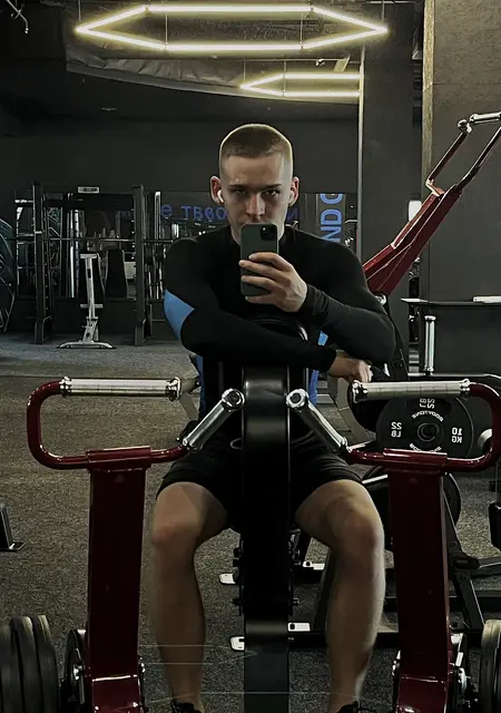 Я Maks, 19 років, знайомлюсь на одну ніч у Полтаве