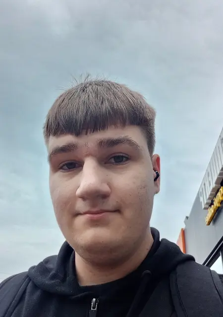 Я Оскар, 19 років, знайомлюсь на одну ніч у Одесі