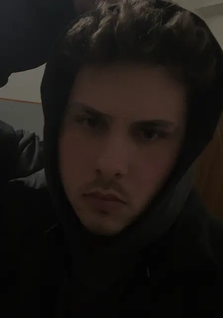 Patrik из Праги, мне 21, познакомлюсь без обязательств