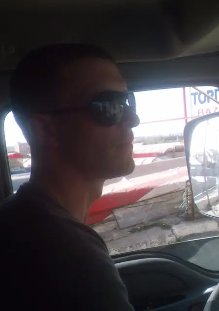 Я Юрий, 33, из Охтирка, ищу знакомства на одну ночь