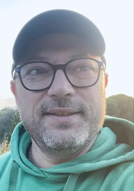 Я Carlos, 46, знакомлюсь для постоянных отношений в Порте