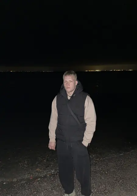 Я Илай, 31, знакомлюсь на одну ночь в Париже