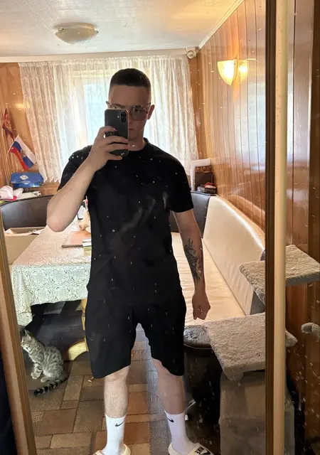 Руслан из Вены, ищу на сайте знакомства на одну ночь