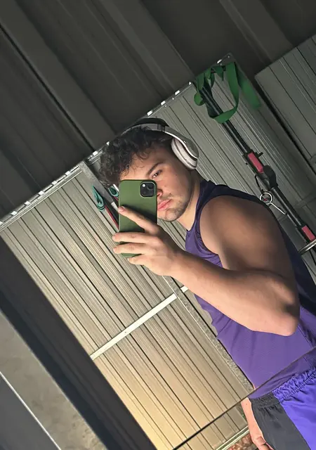 Marc de Tarragona, tengo 21 años, listo para conocer para pasatiempo agradable