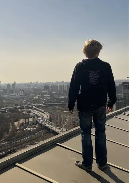 Я Миша, 18, из Энсхеде, ищу знакомства без обязательств