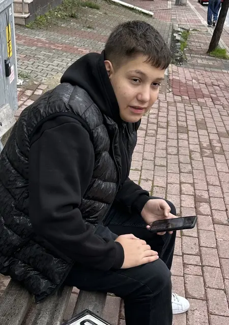 Я Berkocum, 18, из Анкары, ищу знакомства на одну ночь