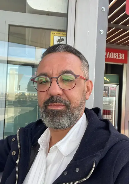 Mohamed из Мадрида, мне 49, познакомлюсь для открытые отношения