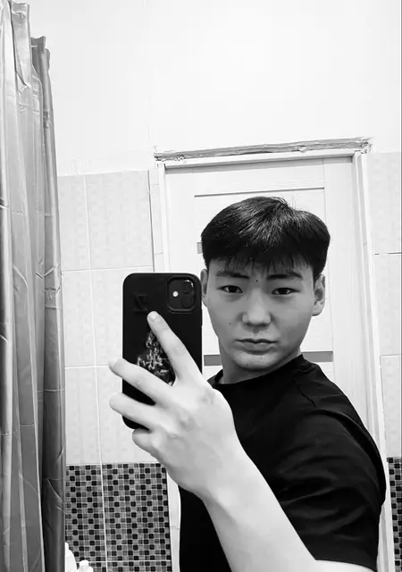 Abdullaziz из Караганды, мне 20, познакомлюсь для приятного времяпровождения