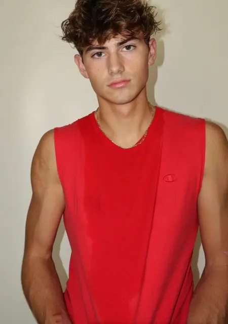 Soy Miguel, 20 años, conociéndome para relación sin ataduras en Mataró