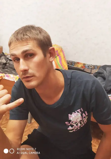 Я Витя, 35 років, знайомлюсь для постійних стосунків у Маріуполі