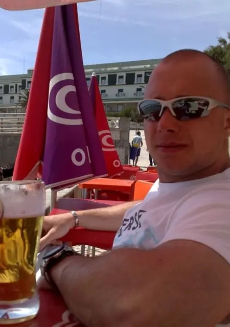 Я Lukasz, 38, из Лондона, ищу знакомство